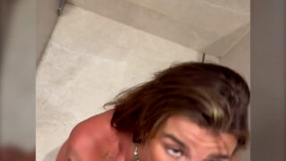 Arikytsya Blowjob in bath sextape Onlyfans  so hot
